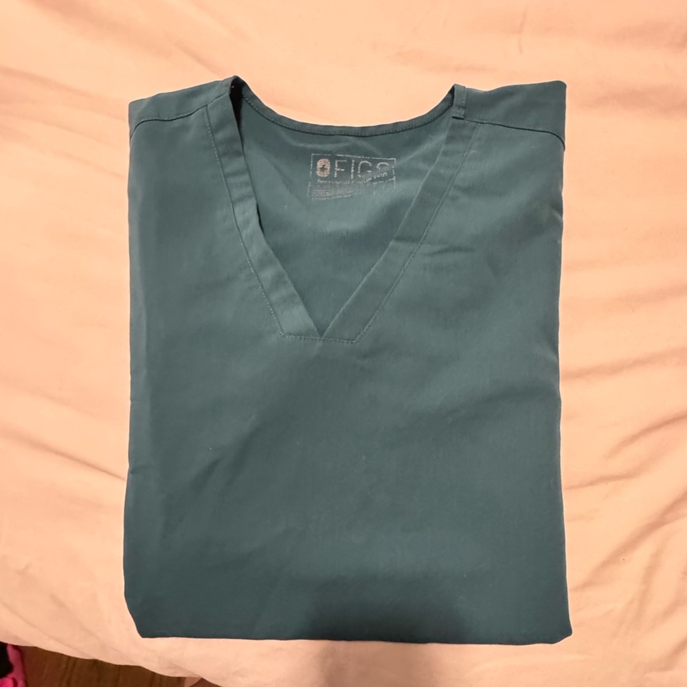 Blue green figs top